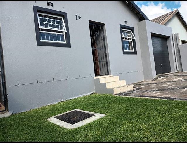 2 BEDROOM HOUSE FOR SALE IN GROENHEUWEL